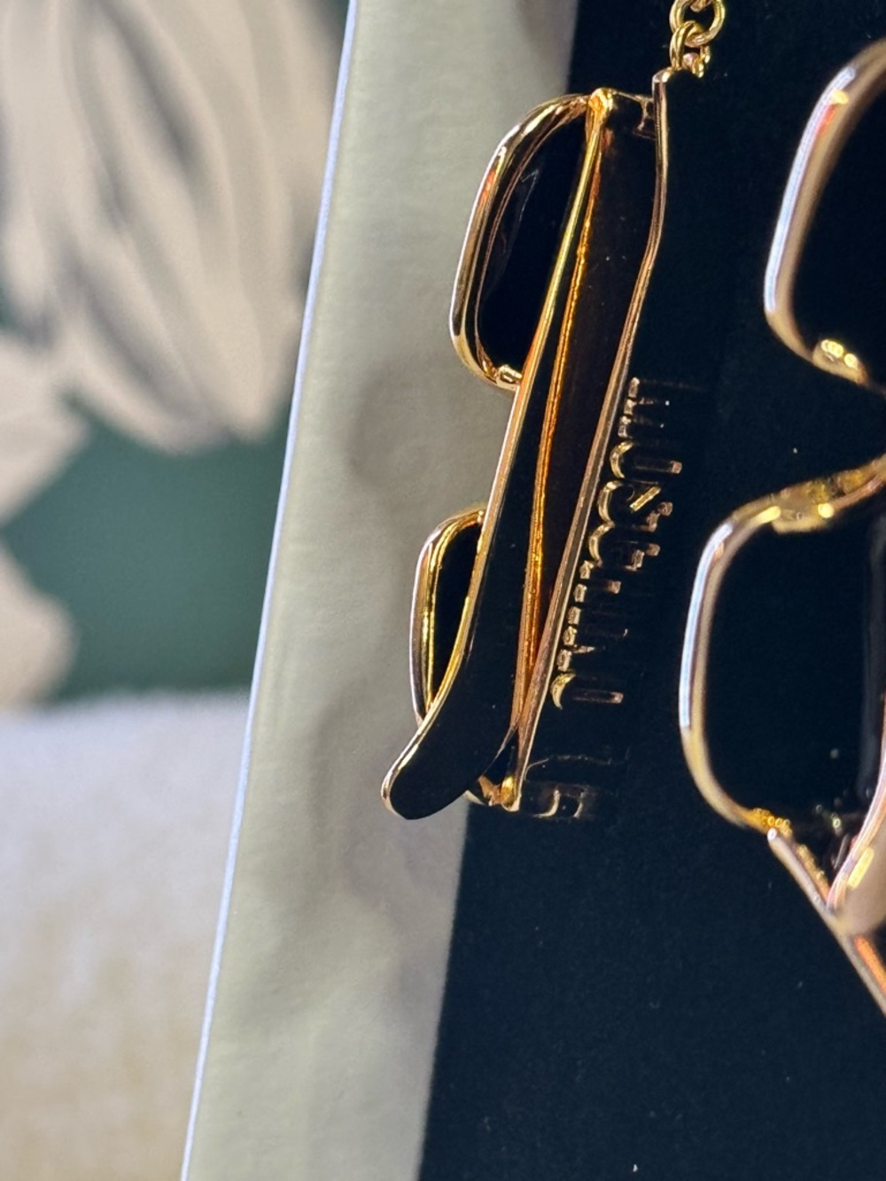 Moschino x H&M LIMITED EDITION Gold Sunglasses Charm Drop Earrings NIB - Picture 3 of 7